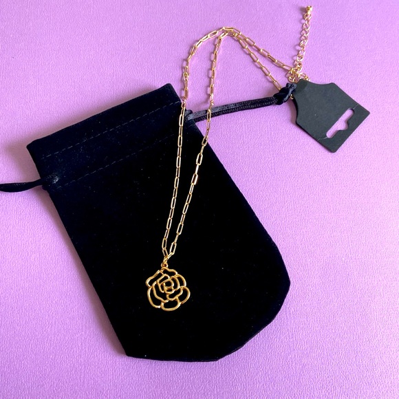 NWT! Beautiful link chain necklace with camellia flower pendant. - Picture 2 of 11